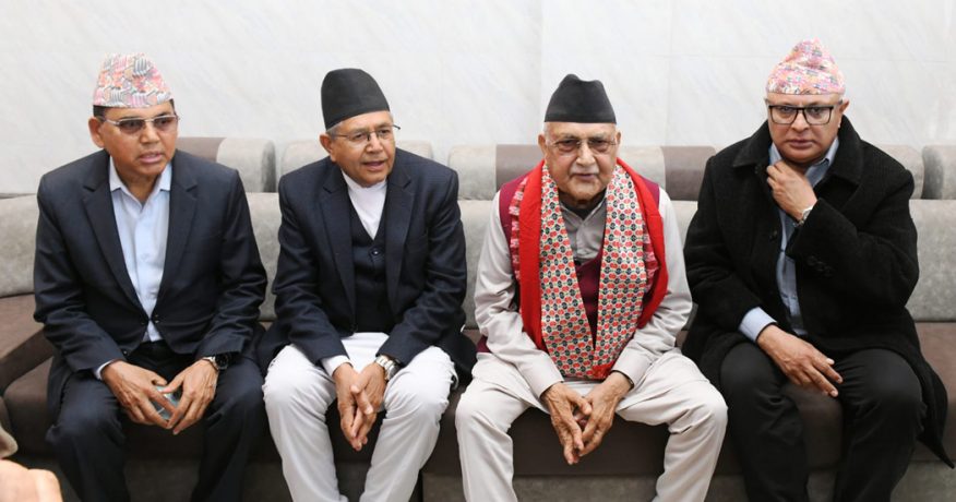 झापा पुगेर केपी ओलीले पत्रकारलाई सोधे– कस्तो हुँदैछ यहाँको माहोल ?