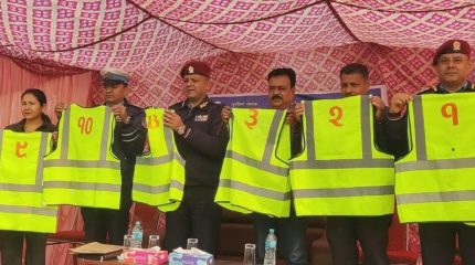 विराटनगरमा सिटी सफारी चलाउन ‘सुरक्षित चालक’ लेखिएको ज्याकेट अनिवार्य