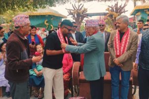 झापामा रास्वपासहित दलका नेता एमाले प्रवेश