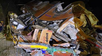 पोखराबाट काठमाडौं जाँदै गरेको बस त्रिशूलीमा खस्यो, १७ जनाको मृत्यु