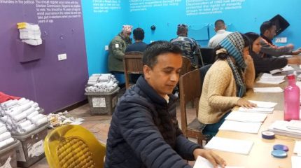 निर्वाचन कार्यालय कोशीका कर्मचारीलाई काम भ्याइनभ्याइ