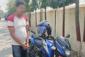 विराटनगरबाट मोटरसाइकल चोरेर भाग्दै गर्दा एक जना पक्राउ