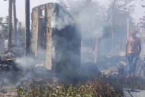 मोरङको बुढीगङ्गास्थित मुसहर बस्तीमा आगलागी, १० वटा घर जलेर नष्ट