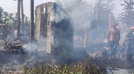 मोरङको बुढीगङ्गास्थित मुसहर बस्तीमा आगलागी, १० वटा घर जलेर नष्ट
