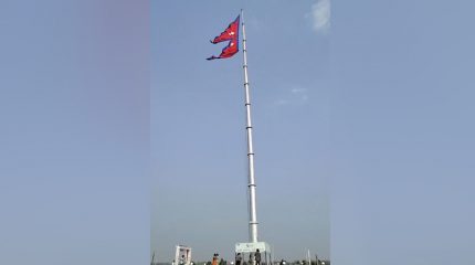 सुनसरीको इनरुवामा २१० फिट अग्लो राष्ट्रिय झण्डा फहराइयो