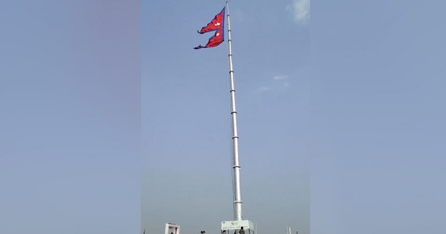 सुनसरीको इनरुवामा २१० फिट अग्लो राष्ट्रिय झण्डा फहराइयो