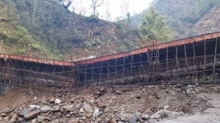 पाँचथर र ताप्लेजुङमा निर्माणाधीन दुई वटा पुल भाँचिए