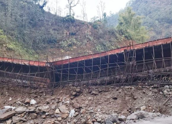 पाँचथर र ताप्लेजुङमा निर्माणाधीन दुई वटा पुल भाँचिए