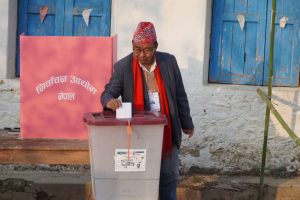 धनकुटामा एमाले उम्मेदवार राजेन्द्र राईले गरे मतदान