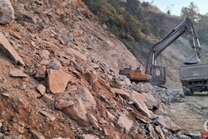 तीन दिनदेखि भेडेटार-राजारानी-रविराँके सडक अवरुद्ध