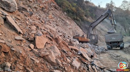 तीन दिनदेखि भेडेटार-राजारानी-रविराँके सडक अवरुद्ध