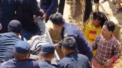 धनकुटामा माटोको ढिस्कोले पुरिएका व्यक्तिको उद्धार