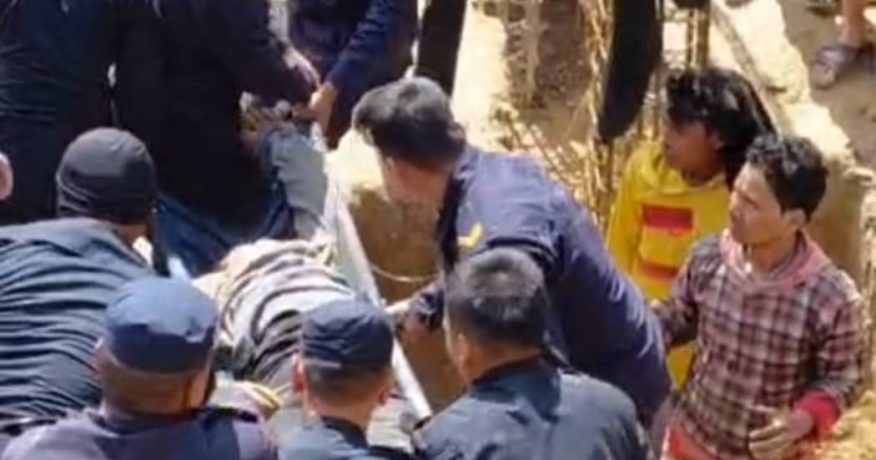 धनकुटामा माटोको ढिस्कोले पुरिएका व्यक्तिको उद्धार