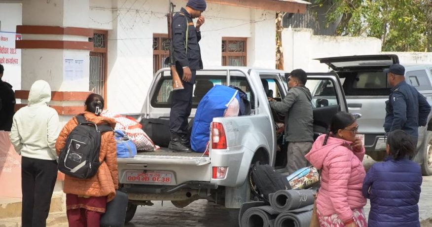 धनकुटाका सबै मतदान केन्द्रमा निर्वाचन सामग्रीसहित पुगे कर्मचारी