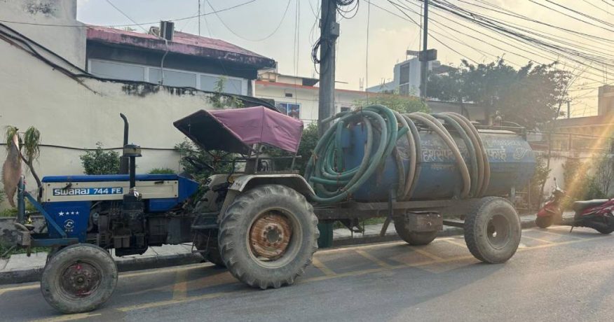 विराटनगर महानगरले नियन्त्रणमा लियो केशलिया खोलामा फोहोर फ्याल्ने ट्याङ्कर 