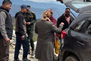 खोटाङमा अस्पताल अलपत्र पार्ने निर्माण कम्पनीको गाडी नियन्त्रणमा