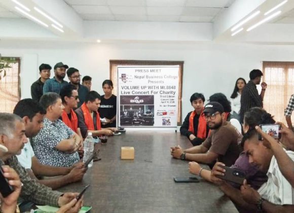 विराटनगरको नेपाल बिजनेश कलेजले लाइभ कन्सर्ट गर्दै