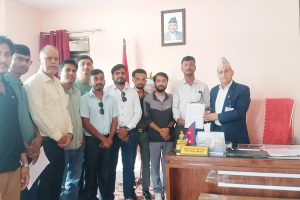 ग्रामथानका अध्यक्षसहितले धम्क्याएपछि पत्रकारहरूले गुहारे प्रशासन