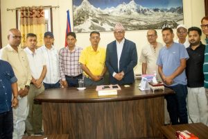 कोशीका निर्माण व्यवसायीले बुझाए ज्ञापनपत्र, समस्या समाधानका लागि आग्रह