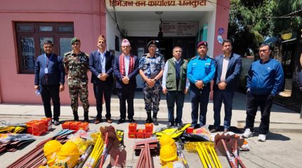 धनकुटाका सुरक्षा निकायलाई डढेलो नियन्त्रणका सामग्री हस्तान्तरण