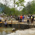 समाजसेवी गुरागाईंको सहयोग र श्रमदानमार्फत धनकुटाको निबुवा खोलामा होम पाइप