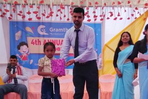 ग्रामथान मन्टेश्वरीको वार्षिकोत्सवमा बालबालिकाहरू पुरस्कृत