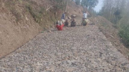 पाख्रीबास-सान्ने सडक खण्डमा काम गर्ने मजदुरले पाएनन् पारिश्रमिक