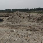 ग्रामथानको लोहन्द्रा खोला र आसपासको जग्गामा मापदण्डविपरीत उत्खनन