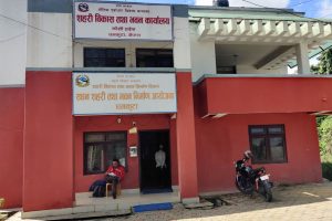 धनकुटाका तीन कर्मचारी घुससहित पक्राउ