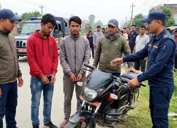 चोरीको मोटरसाइकलसहित बेलबारीबाट दुई युवक पक्राउ