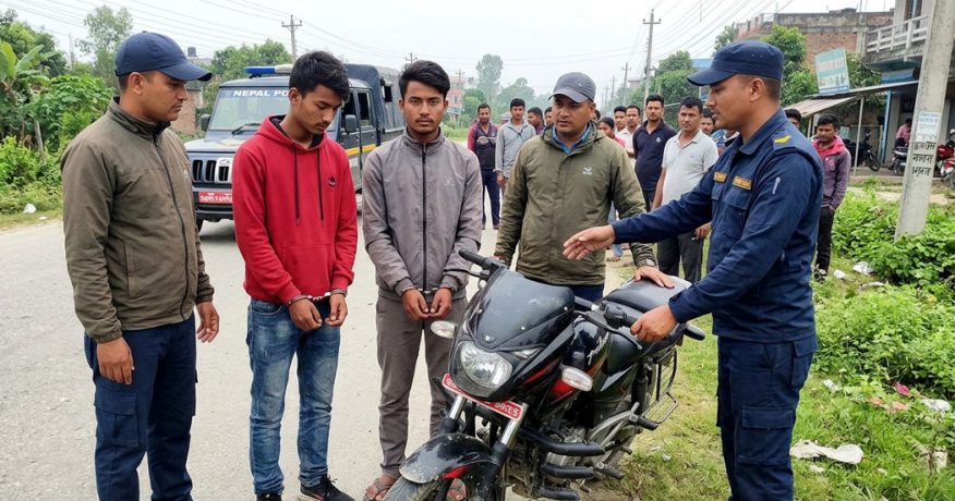 चोरीको मोटरसाइकलसहित बेलबारीबाट दुई युवक पक्राउ