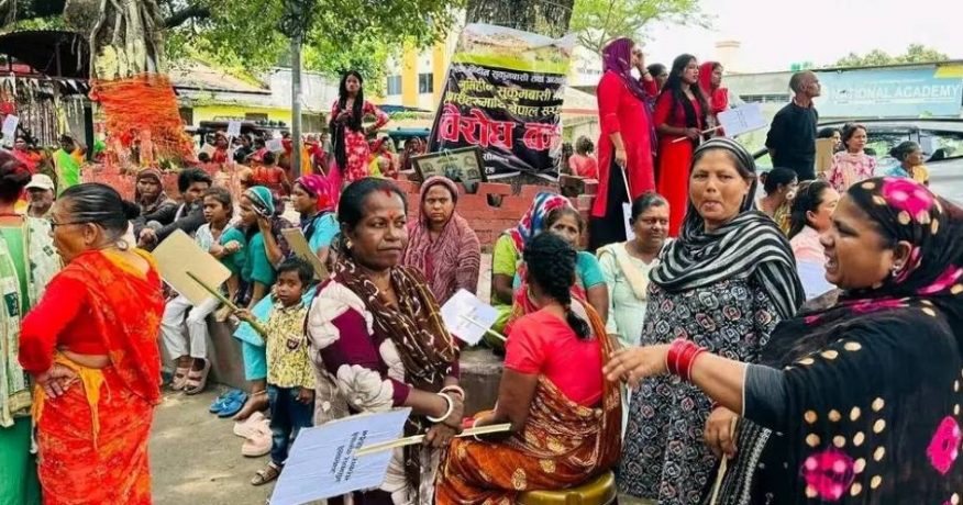 सरकारविरुद्ध मोरङका सुकुम्वासी आन्दोलित, डोजर आतंक बन्द गर्न माग