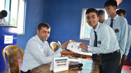 विराटनगरको एभरेस्ट स्कुलमा मतदानमार्फत छानियो विद्यार्थी नेतृत्व