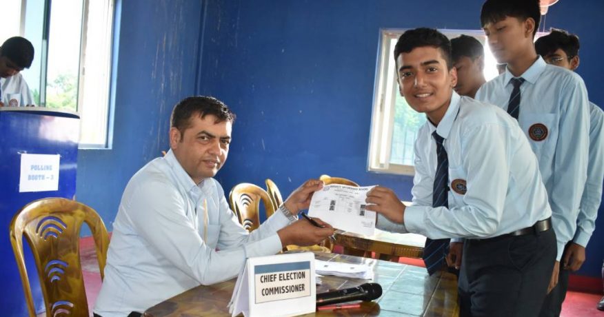 विराटनगरको एभरेस्ट स्कुलमा मतदानमार्फत छानियो विद्यार्थी नेतृत्व