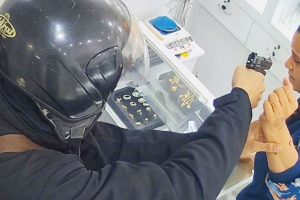 सुनचाँदी पसलमा दिउँसै पेस्तोल देखाएर लुटपाटको प्रयास, ३ युवक पक्राउ