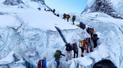 एकैदिन २७४ जनाले सफलतापूर्वक गरे सगरमाथा आरोहण