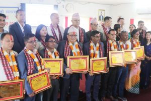 कोशी प्रदेश सरकारले आठ पत्रकारलाई गर्यो पुरस्कृत