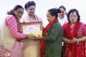 धनकुटा नगरपालिकाकी एकमात्र अटो चालक महिलालाई नगदसहित सम्मान