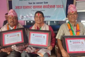 विश्व प्रेस स्वतन्त्रता दिवसमा मोरङका तीन अग्रज पत्रकार सम्मानित