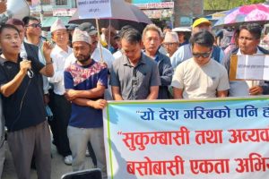 डोजर आतंक बन्द गर भन्दै मोरङका सुकुम्बासीहरू आन्दोलित