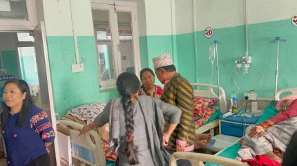 राष्ट्रिय युवा संघद्वारा धनकुटा अस्पतालका बिरामीलाई फलफूल वितरण