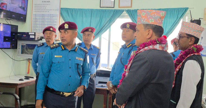 आन्तरिक मामिला मन्त्री पराजुलीद्वारा जिल्ला प्रहरी कार्यालय धनकुटाको निरीक्षण