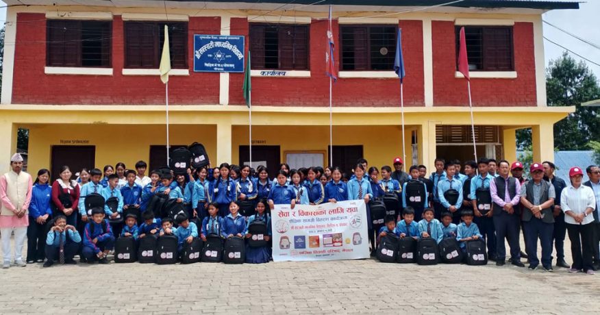 पाँचथरको सरस्वती माविका विद्यार्थीलाई शैक्षिक सामग्री वितरण