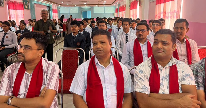 विराटनगरको एभरेष्ट स्कुलमा भर्ना भएका विद्यार्थीलाई अभिमुखीकरण