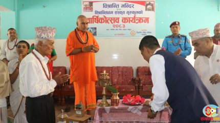 धनकुटाको विश्रान्ती वृद्धाश्रम र गुरुकुललाई एक लाख रुपैयाँ बराबरको खाद्यान्न हस्तान्तरण