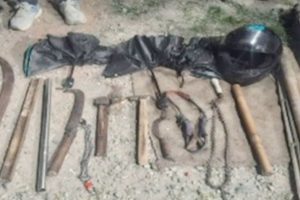 मोरङको डाँस खोलाबाट धारिलो हतियारसहित १० जना युवायुवती पक्राउ