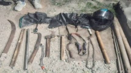 मोरङको डाँस खोलाबाट धारिलो हतियारसहित १० जना युवायुवती पक्राउ