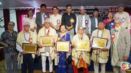 धनकुटाको गर्गाचार्य विश्वभाषा पुस्तकालयद्वारा पाँच जनालाई नदगसहित सम्मान