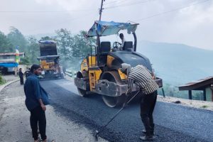 ट्रयाक खोलेको २६ वर्षपछि हिले-चोक्रोक-भीरगाउँ-मधुगंगा सडक कालोपत्रे