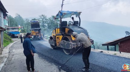 ट्रयाक खोलेको २६ वर्षपछि हिले-चोक्रोक-भीरगाउँ-मधुगंगा सडक कालोपत्रे